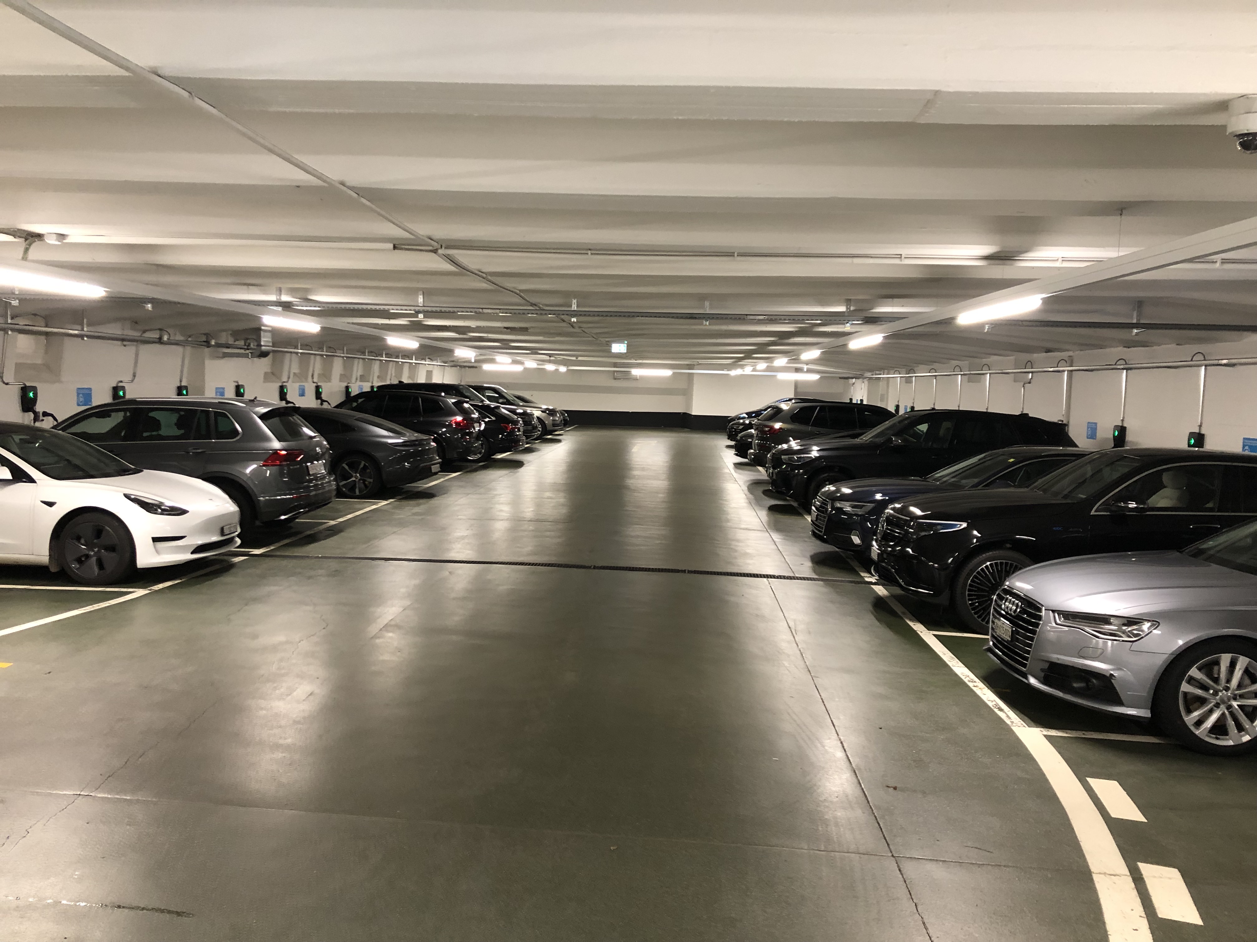 Luxus Parkplatz Zu Mieten Bildernull