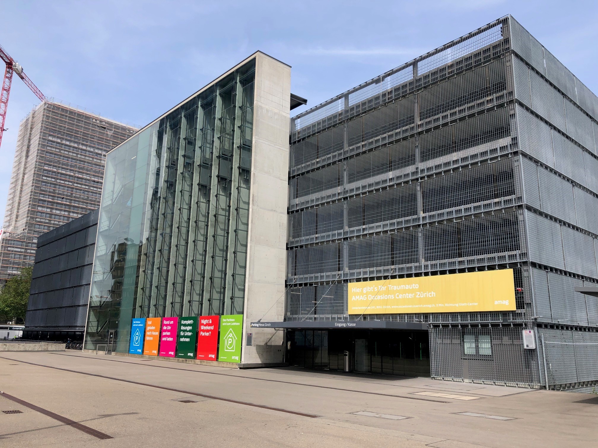 Parkhaus Messe Zürich - Parkplatz mit/ohne Strom in Oerlikon ...